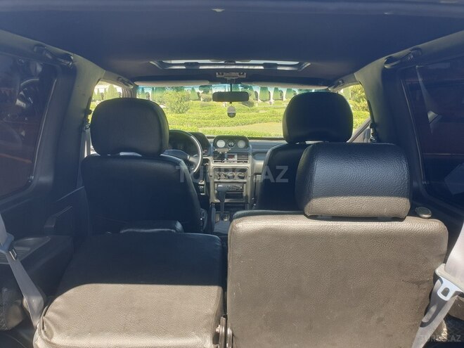Mitsubishi Pajero-6