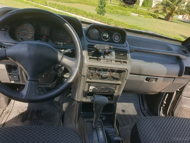 Mitsubishi Pajero-10