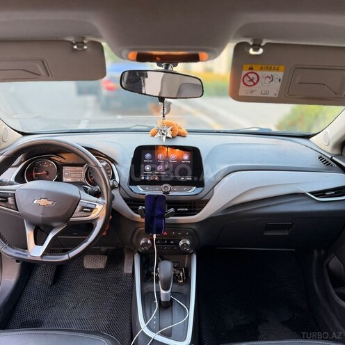 Chevrolet Onix-8