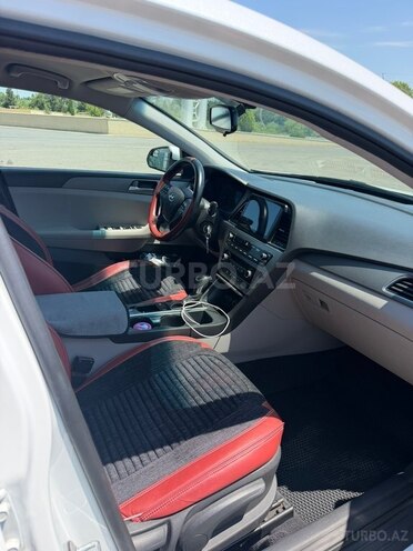 Hyundai Sonata-13