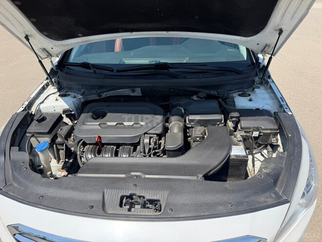 Hyundai Sonata-12