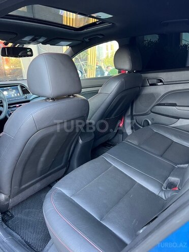Hyundai Elantra-12