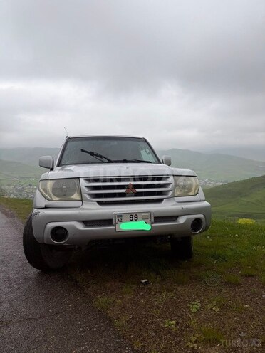 Mitsubishi Pajero io-1