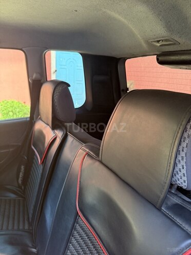 Mitsubishi Pajero io-7