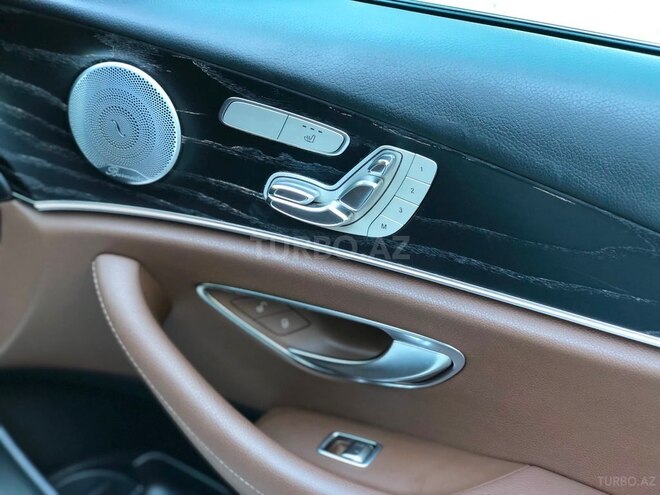 Mercedes E 300-13