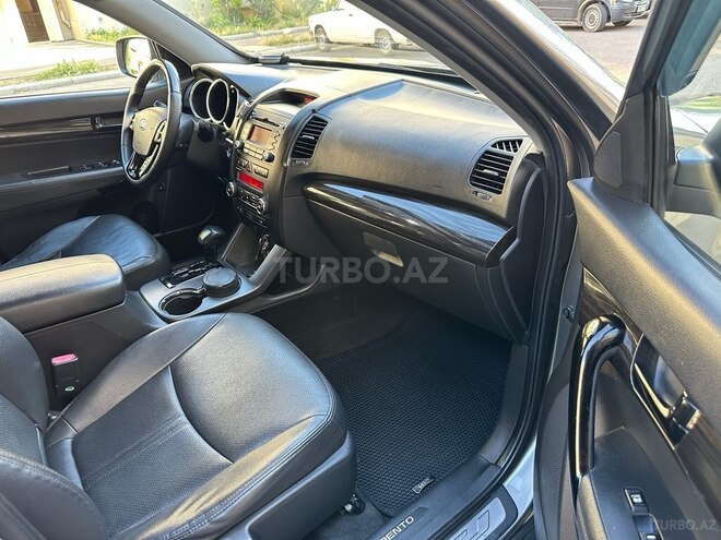 Kia Sorento-16