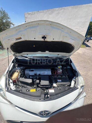 Toyota Prius-11