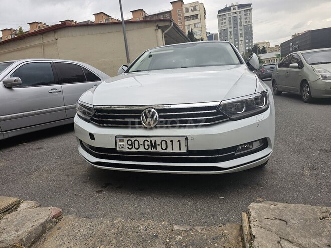 Volkswagen Passat-1