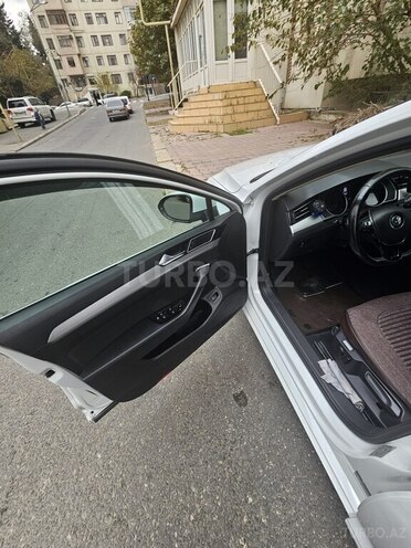 Volkswagen Passat-5