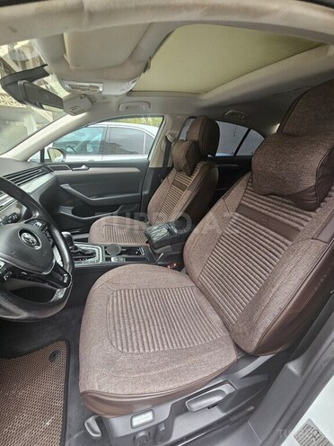 Volkswagen Passat-8