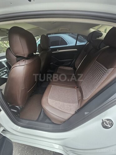Volkswagen Passat-10