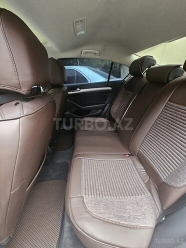 Volkswagen Passat-11