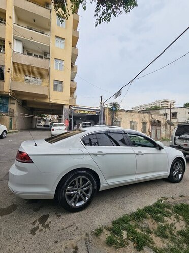 Volkswagen Passat-12