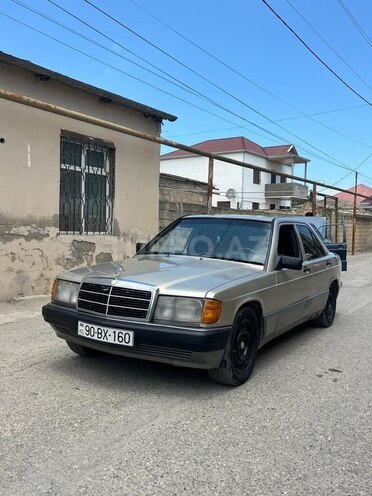 Mercedes 190-2