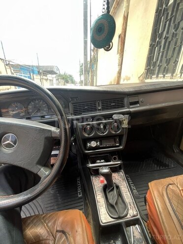 Mercedes 190-12