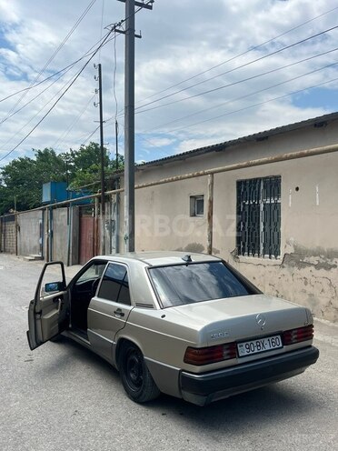 Mercedes 190-5