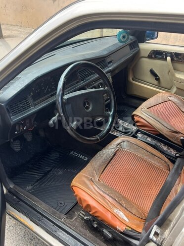 Mercedes 190-13