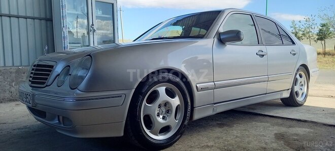 Mercedes E 240-10