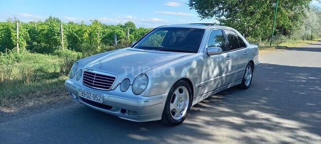 Mercedes E 240-8