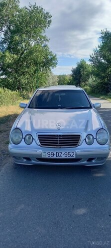 Mercedes E 240-1