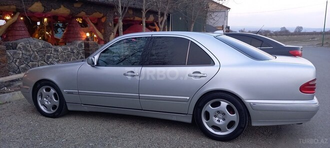 Mercedes E 240-12