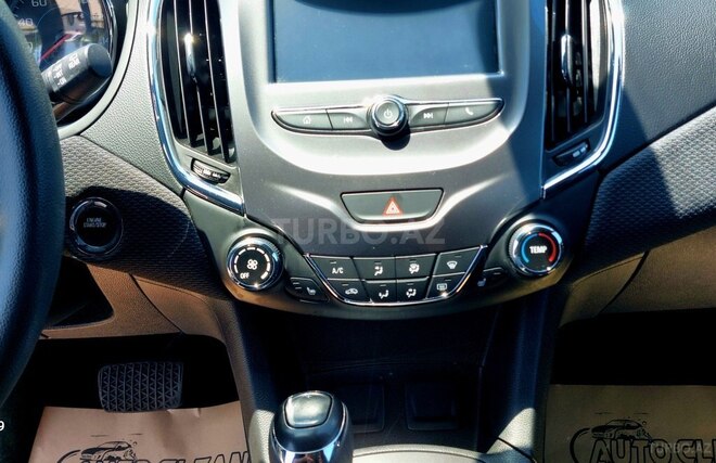 Chevrolet Cruze-12