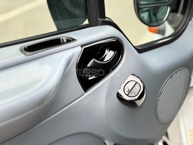 Ford Transit-7