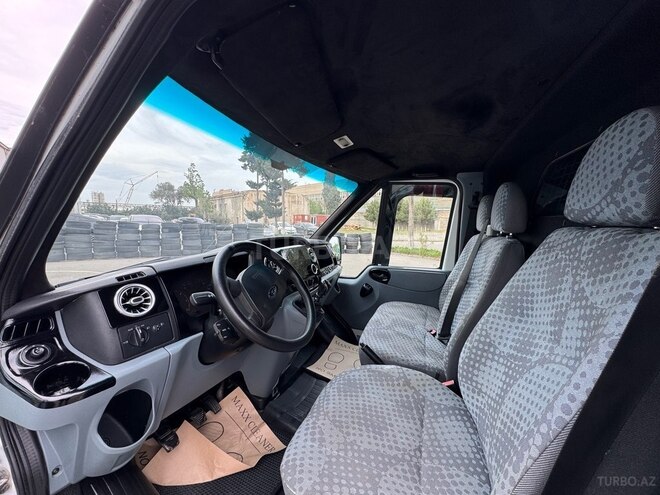 Ford Transit-9