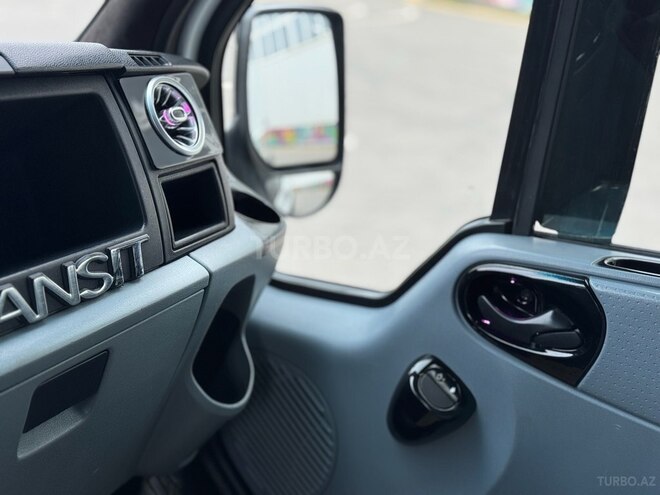 Ford Transit-11