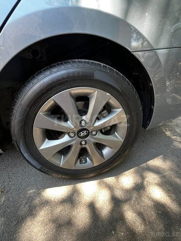 Hyundai Accent-8