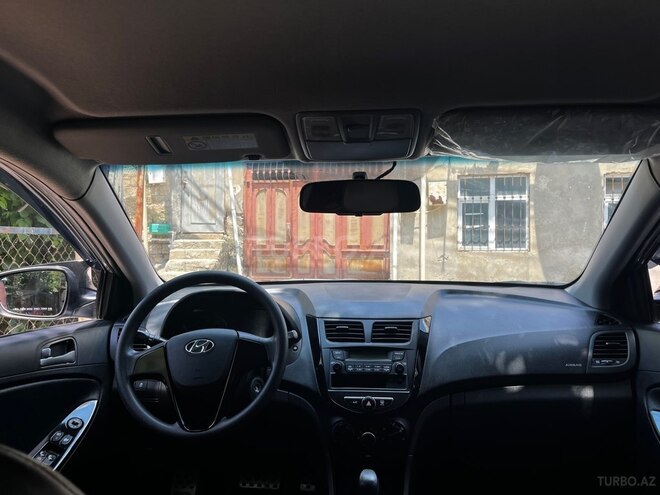 Hyundai Accent-3