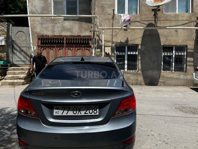 Hyundai Accent-11