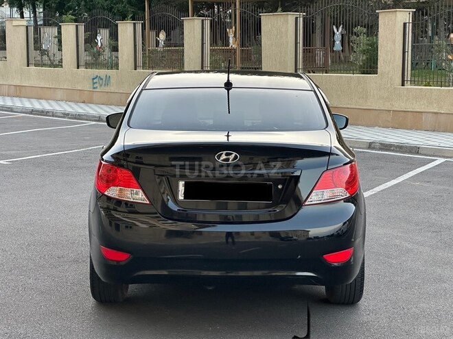 Hyundai Accent-2