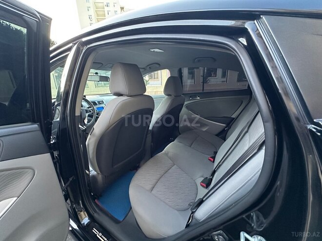 Hyundai Accent-5