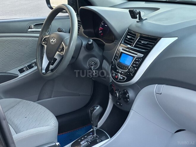 Hyundai Accent-7