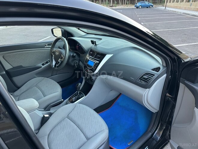 Hyundai Accent-4