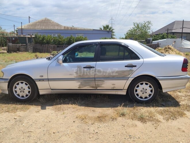 Mercedes E 200-5