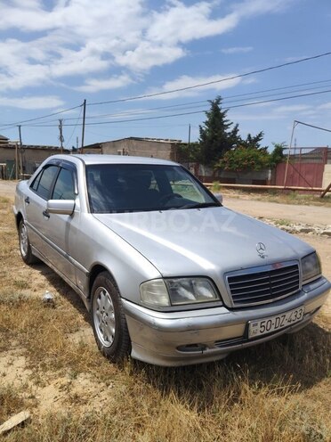 Mercedes E 200-2