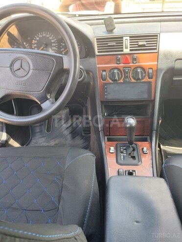 Mercedes E 200-4