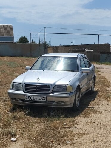Mercedes E 200-1