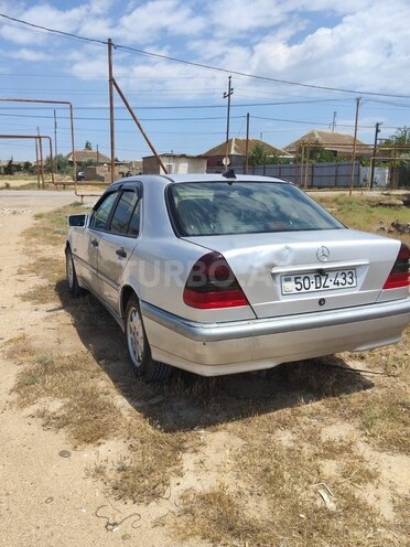 Mercedes E 200-3