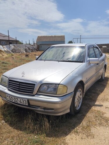 Mercedes E 200-12