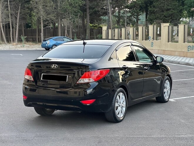 Hyundai Accent-17
