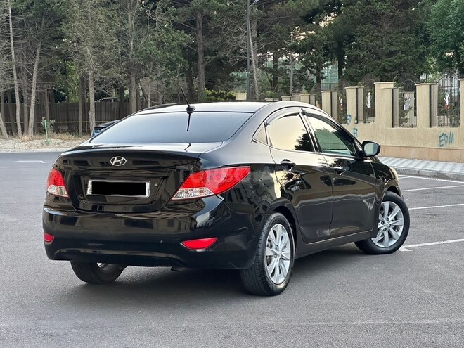 Hyundai Accent-13