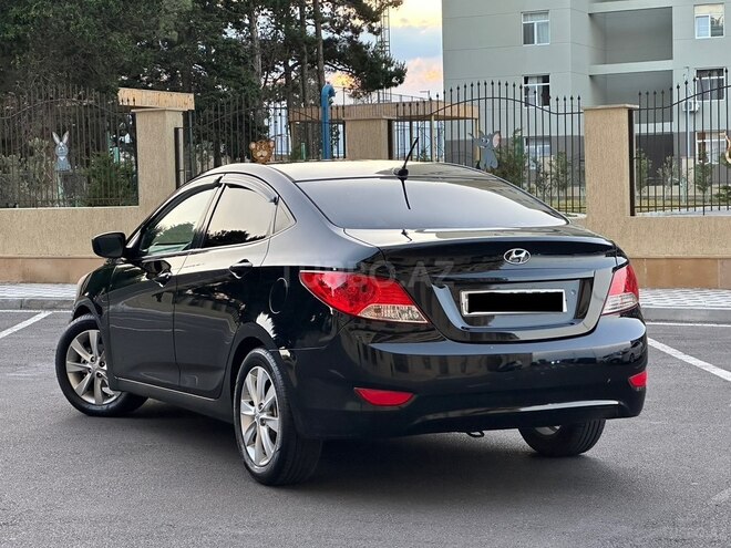 Hyundai Accent-14