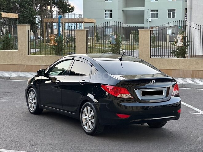 Hyundai Accent-16