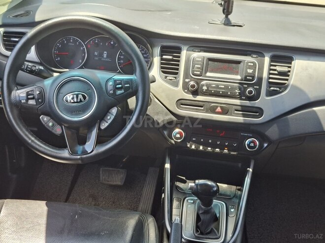 Kia Carens-8