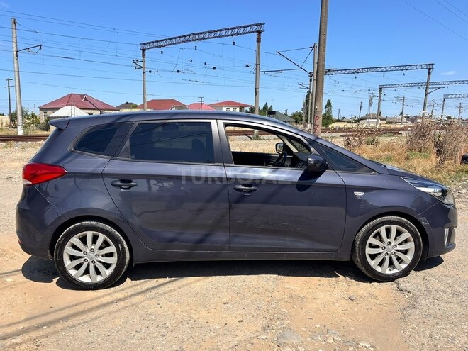 Kia Carens-10