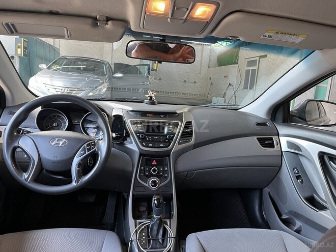 Hyundai Elantra-5