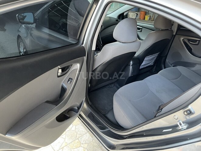 Hyundai Elantra-4